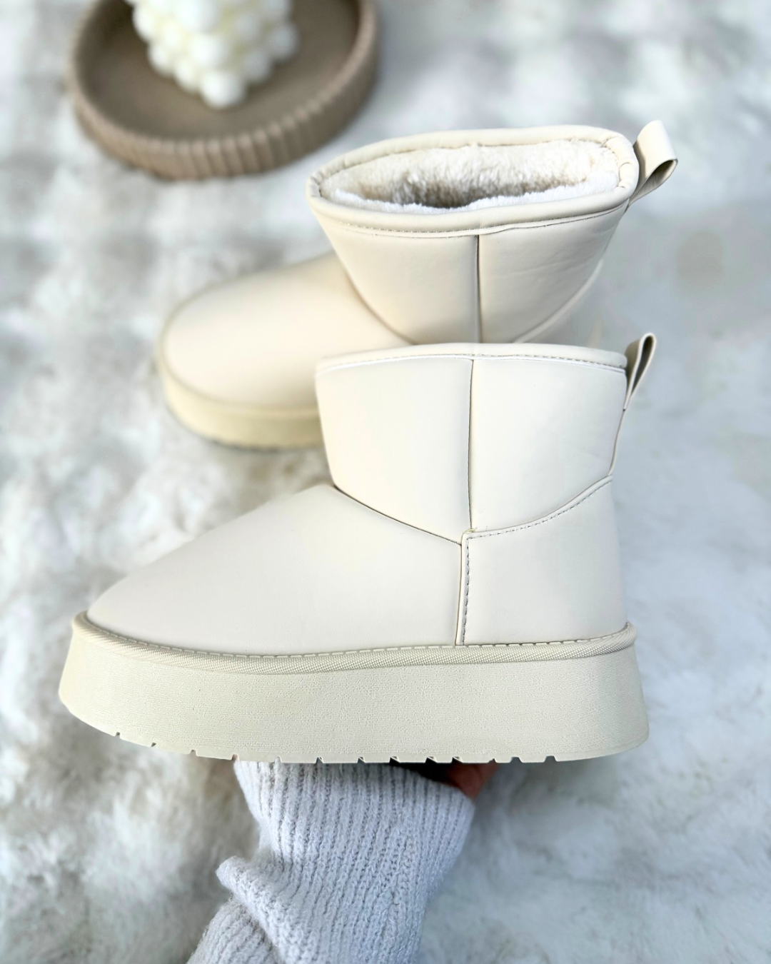 Bottines simili beige fourrées