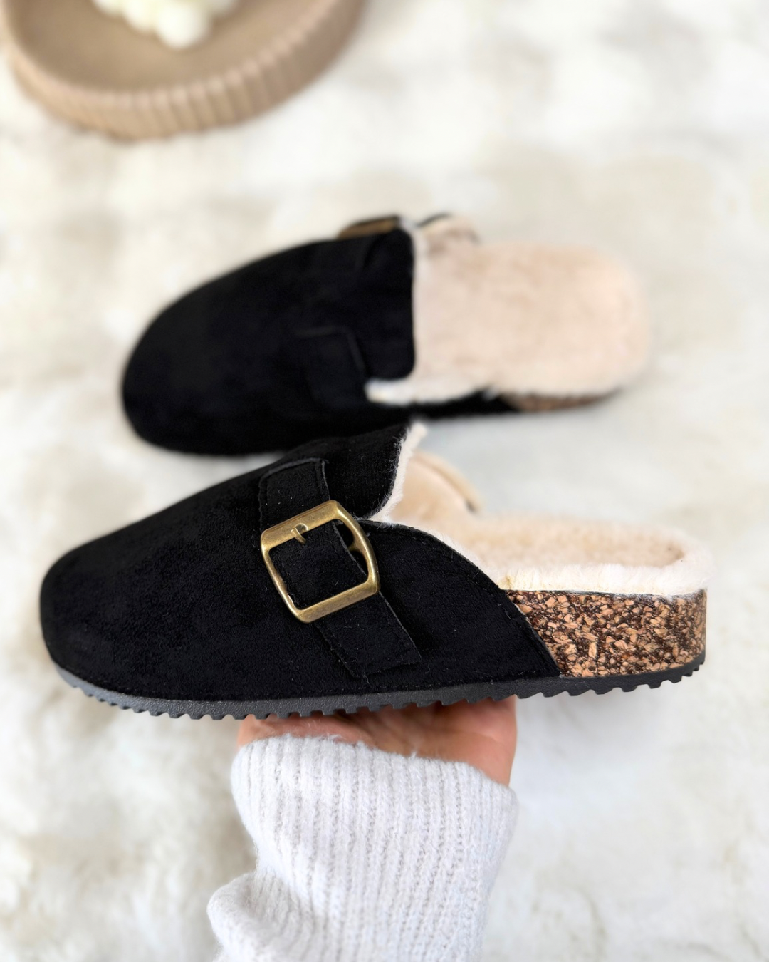 Mules basses fourrées noires